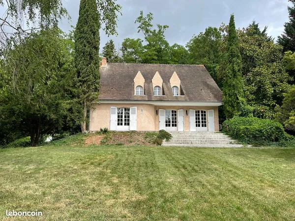 Maison 8 pièces 243 m²