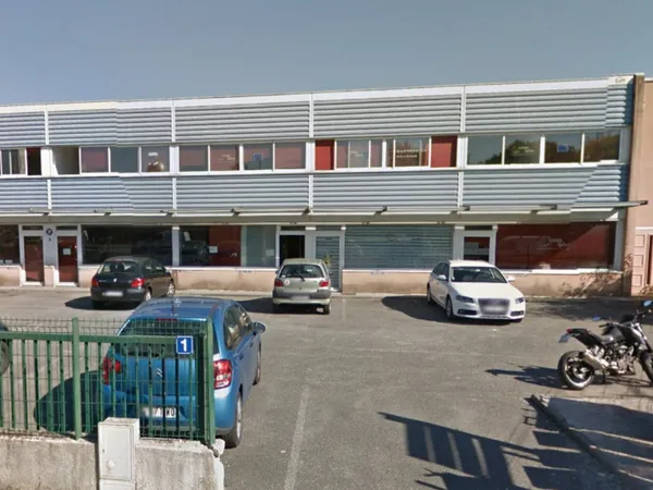 Local professionnel 478 m²