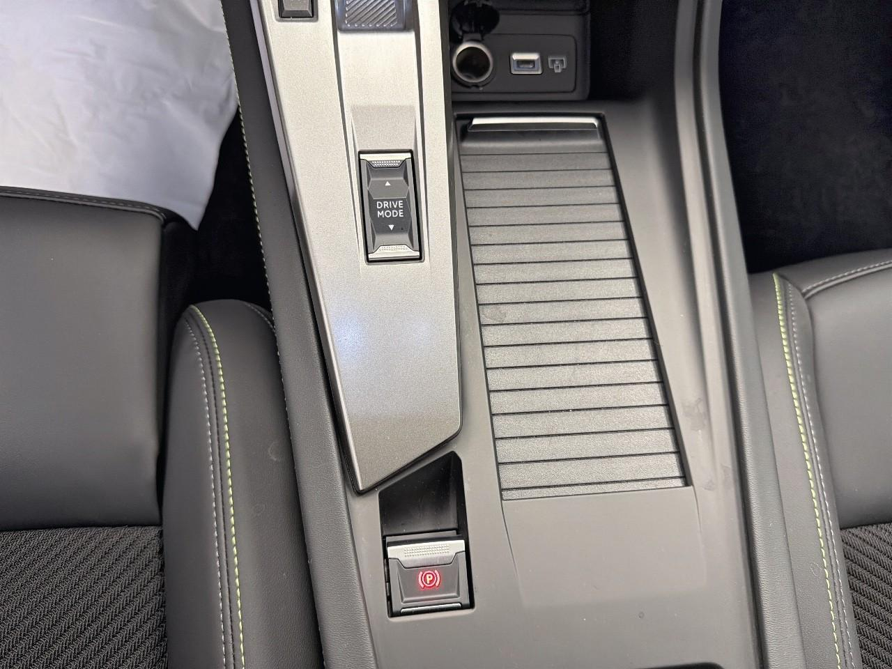 Peugeot 408 hybrid 136 e-dcs6 gt — photo 20
