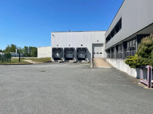 Entrepôt 4857 m²