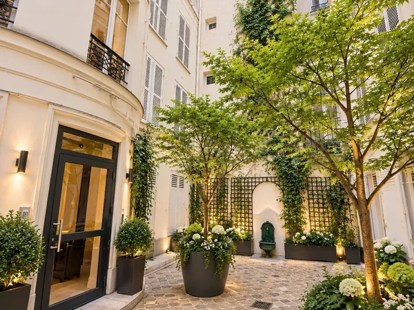 PARIS 9E - 34 RUE CLAUDE RODIER - 2 PIECES - LUMINEUX AU