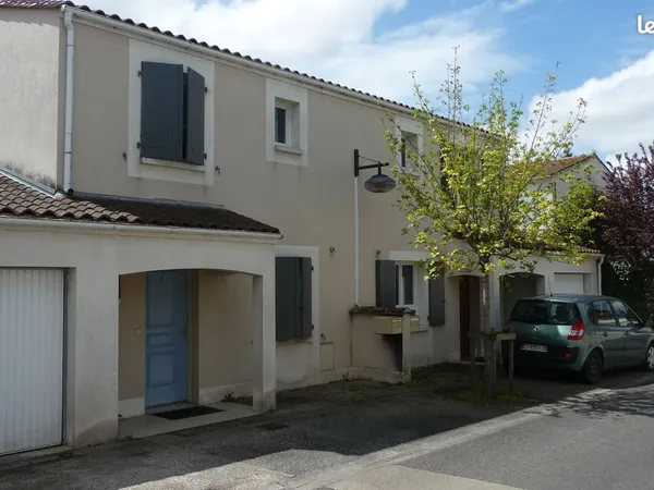 Belle maison avec jardin dans une residence au calme