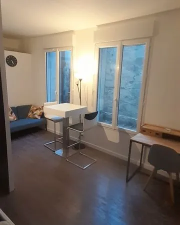 Grand studio meublé hyoer centre bordeaux