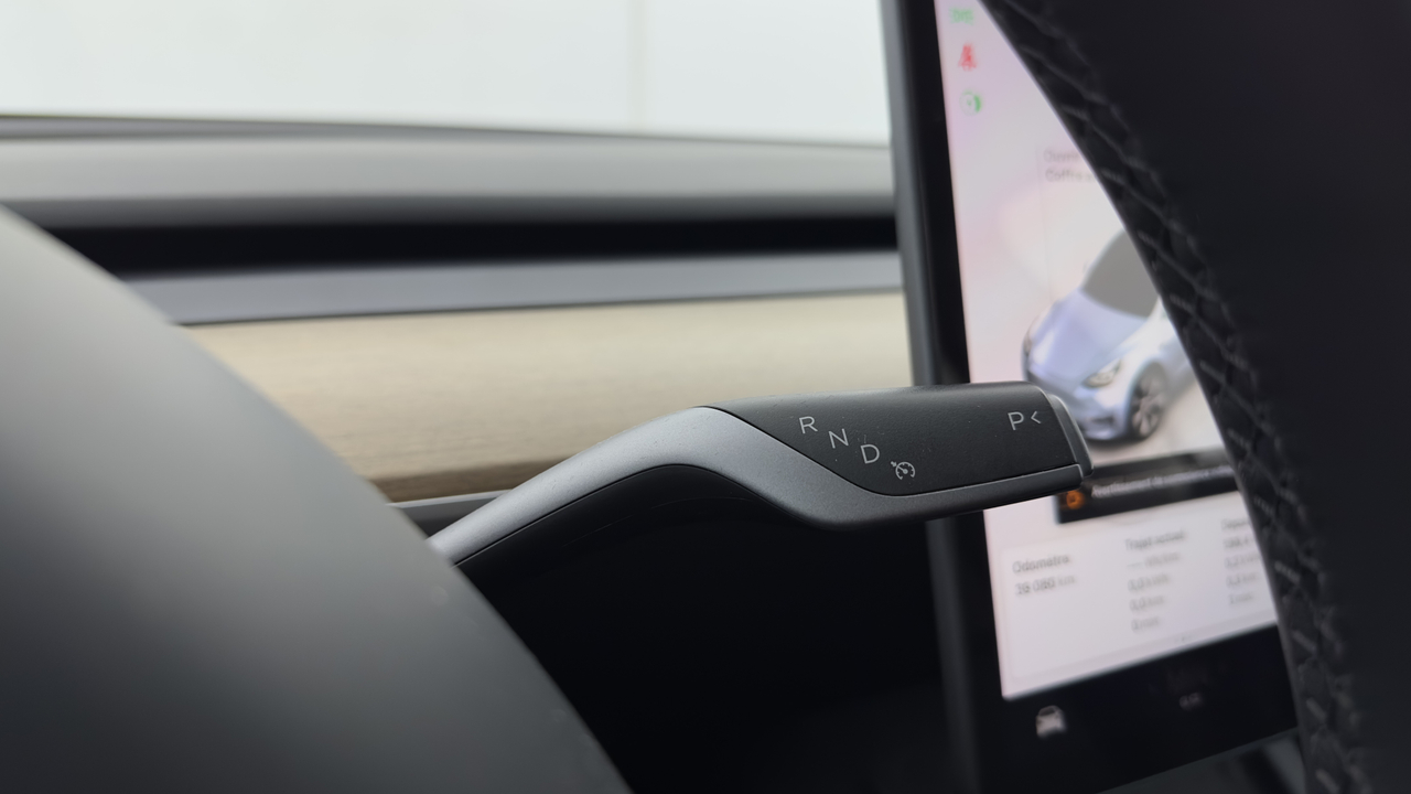 Tesla MODEL Y Long Range RWD — photo 17