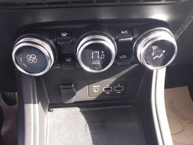 Renault Captur mild hybrid 140 — photo 118