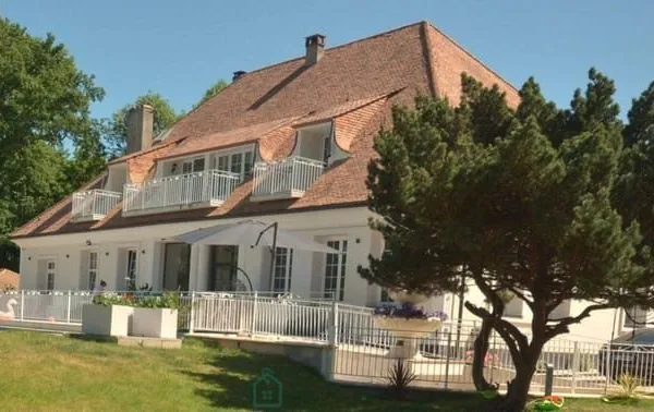 Maison 10 pièces 585 m²