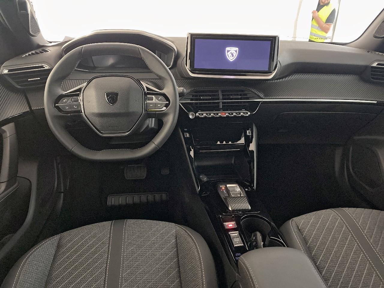 Peugeot 2008 hybrid 145 ch e-dcs6 allure — photo 8