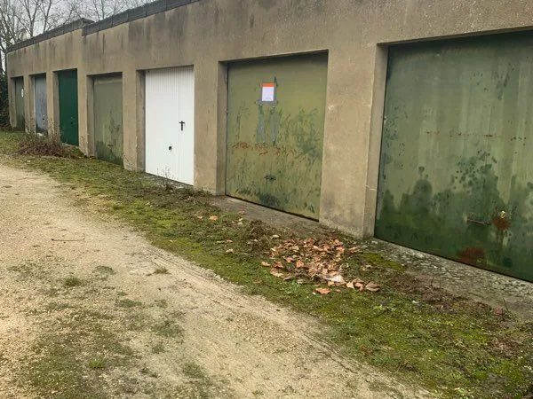 Stationnement Vente La Chapelle-Saint-Luc   9000€