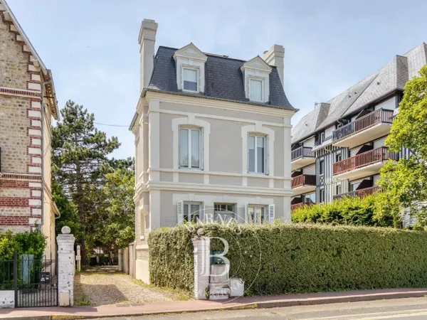 Deauville centre, maison bourgeoise avec son jardin et sa terras