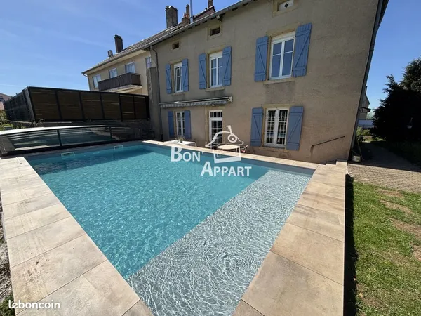 Maison 8 pièces 250 m²