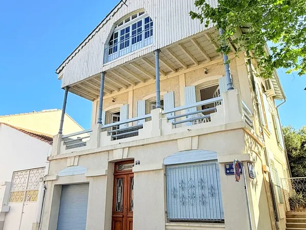 Maison de Maître Art Nouveau au Grau-du-Roi I Rive Droite, 175 m², Cour Intime & Loggia d'Apparat