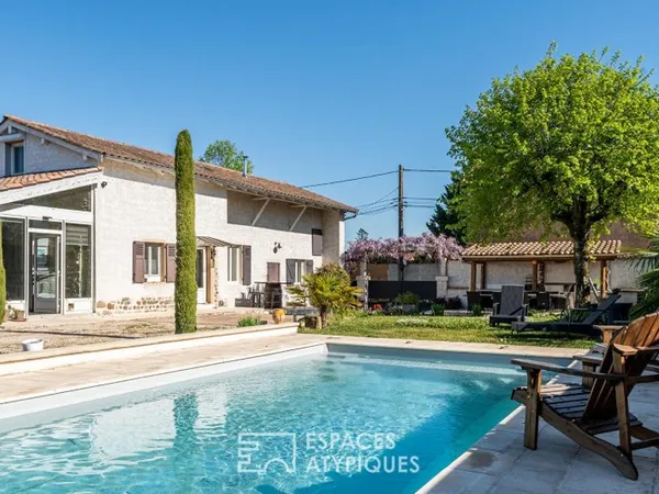 Ferme de caractère avec piscine et jardin paysagé au calme à Dracé