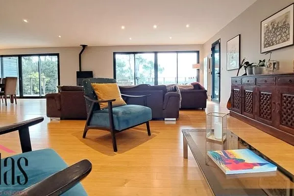 Magnifique villa d'architecte avec vue exceptionnelle sur le lac de Lacanau