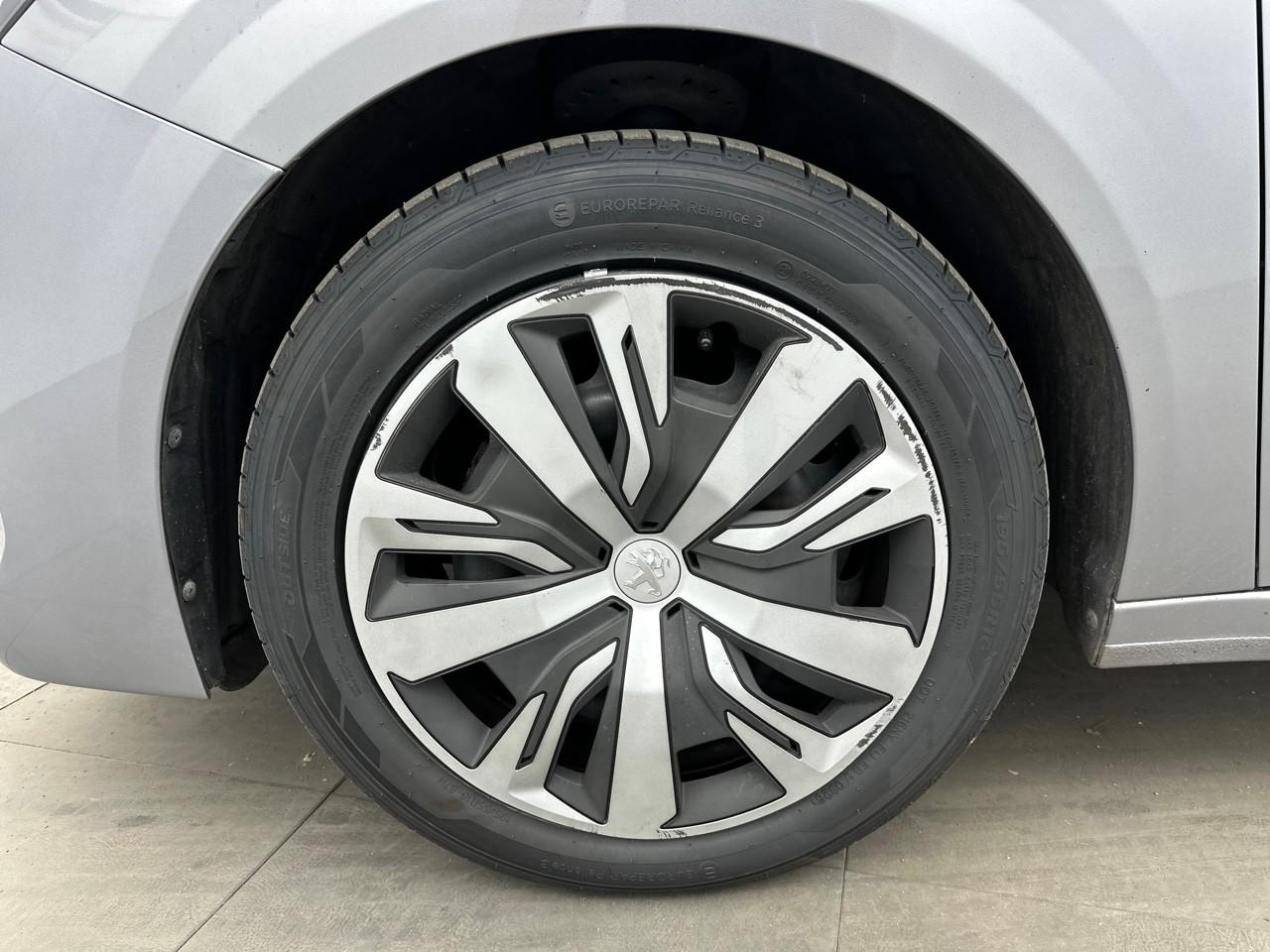 Peugeot 208 puretech 75 s&s bvm5 active business — photo 14