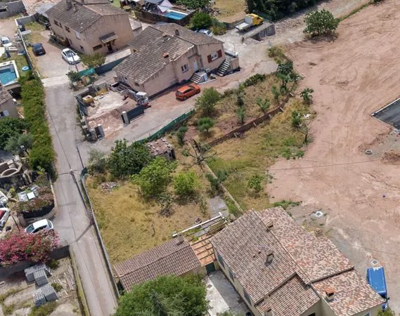 Terrain à bâtir de 525 m² - Puget-sur-Argens