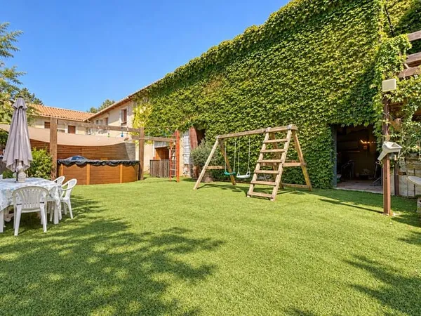 Maison 9 pièces 385 m²