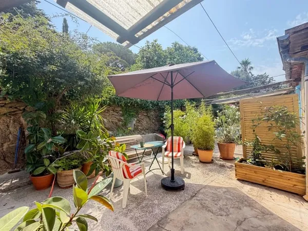 APPARTEMENT T2 AVEC TERRASSE ET JARDIN CLOS