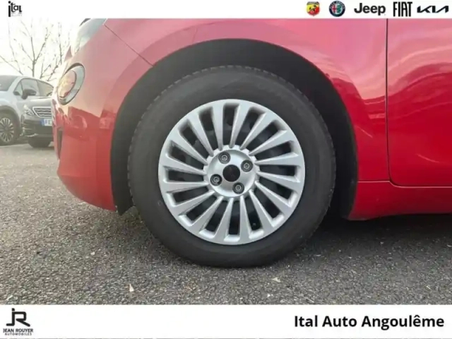 Fiat 500 e 95ch (red) my23 — photo 11
