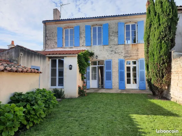 Location jolie maison de ville à Luçon