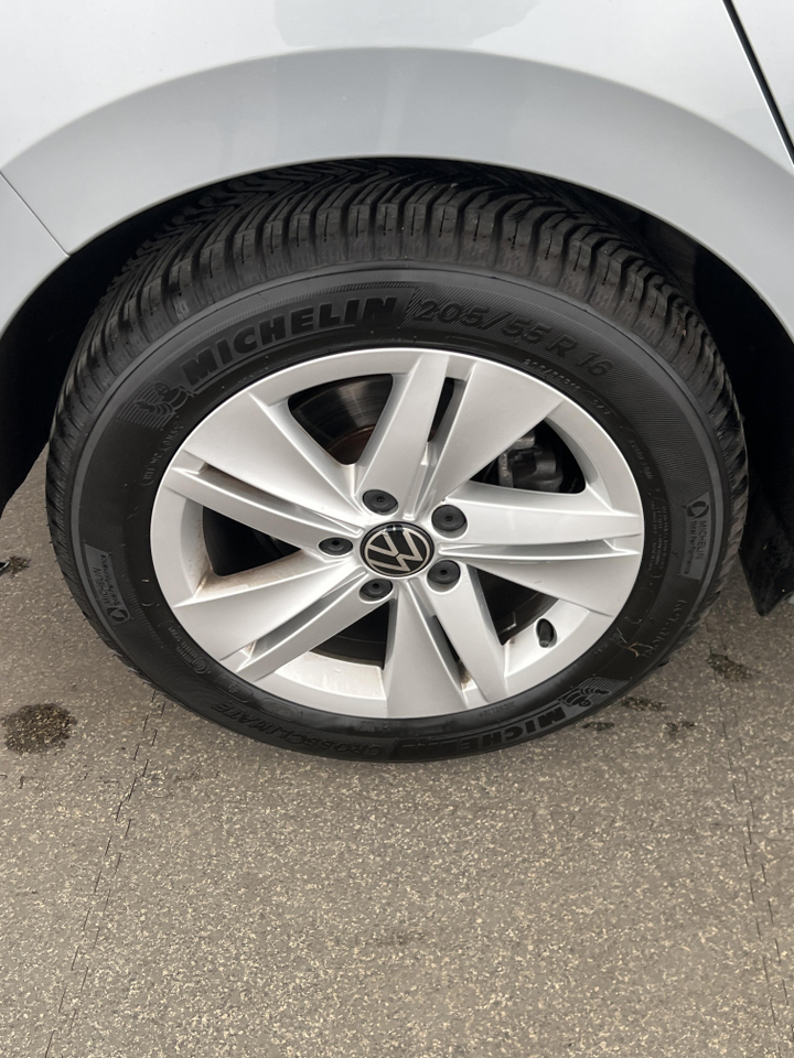 Volkswagen Golf 8 — photo 30