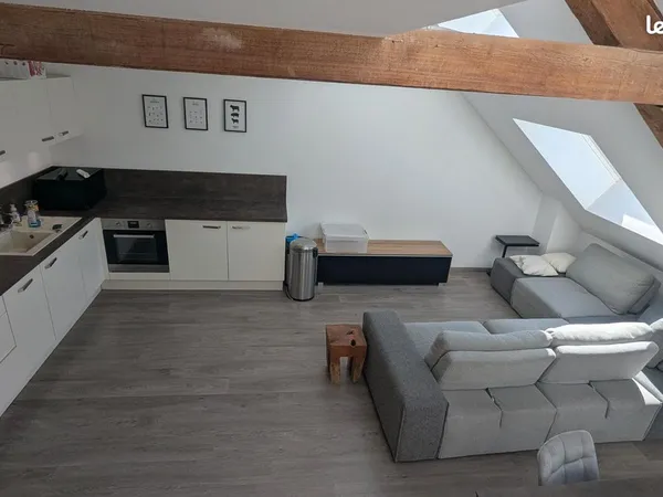 T2 bis meublé atypique - 102 m² au sol - Dernier étage - Calme
