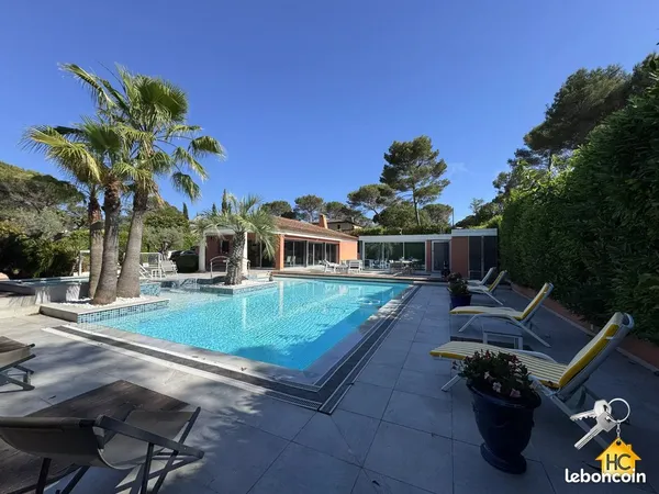Villa 5 pièces 211 m²