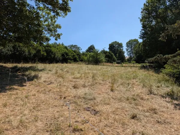 terrain constructible de 1393 m2 à CERNANS à 5 min de SALINS LES BAINS ( JURA)