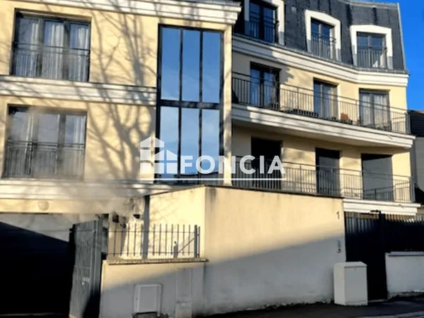 Residence standing de 2019, entre hotel de ville et coulee verte