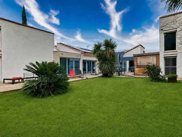 Maison 6 pièces 320 m²