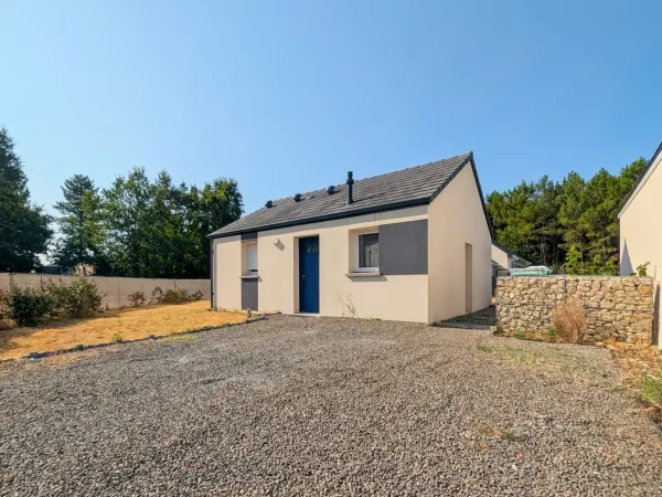 Maison récente de plain-pied à Écommoy