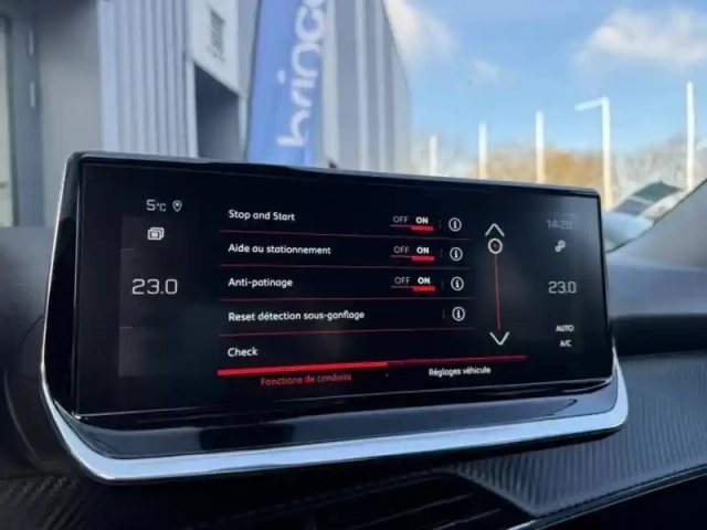 Peugeot 2008 1.2 puretech 130ch allure pack eat8 + sièges chauffants — photo 11