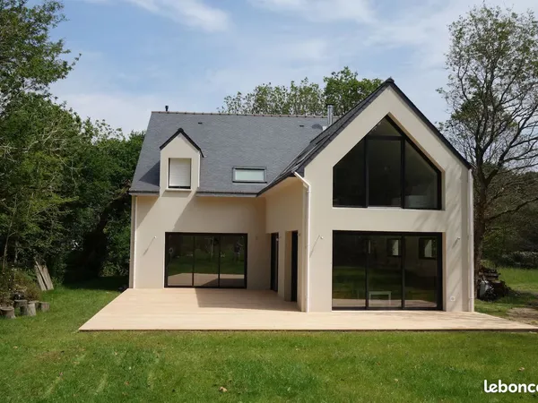 Maison meublée à louer à Carnac, 7 chambres, 190m2 habitable, 3000m2 de terrain au calme dans la for