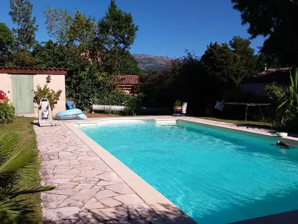 Maison de plein pied avec piscine ,studio et un 2 pieces