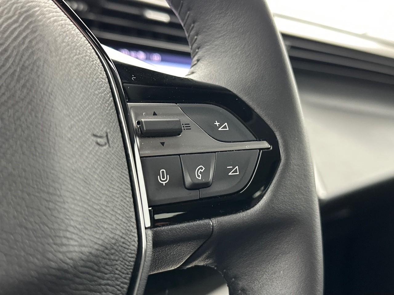 Peugeot 308 hybrid 145 e-dcs6 allure — photo 19