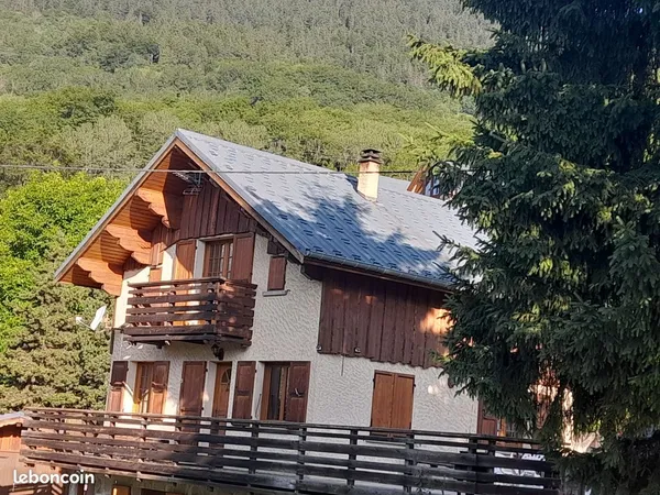 Location appartement meublé en duplex dans maison , à l'année uniquement