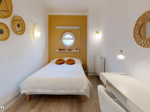 Chambre 6 pièces 85 m²