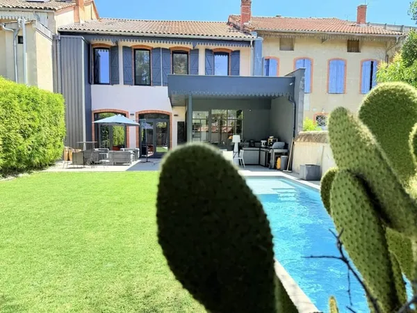 Maison 15 pièces 400 m²