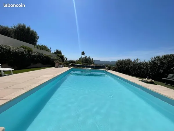 Maison T4 de 107 m² sans travaux ,garage, vue mer et piscine