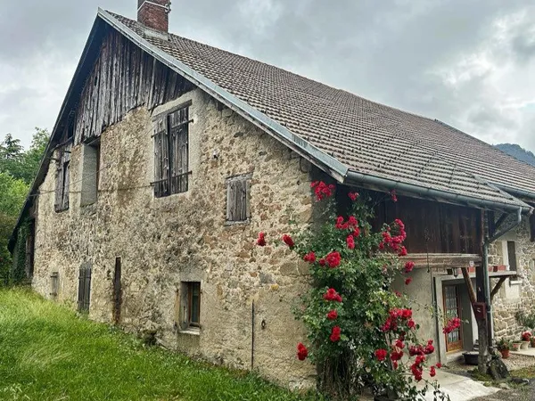 Maison de village + grange - 270 m² - Fillinges secteur Mijouet