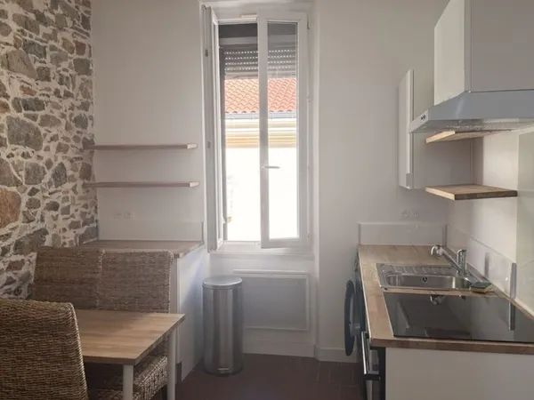 T2 meuble- bas Faron- refait avec pierre apparentes