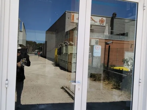 aigues mortes local commercial