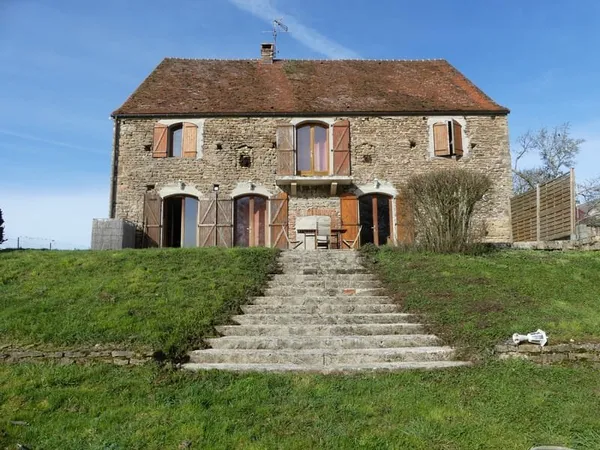 MAISON ANCIENNE AVEC VUE