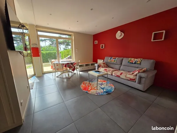 Location meublée à l'année : appartement plain pied - 2 chambres - jardin - disponible - parking