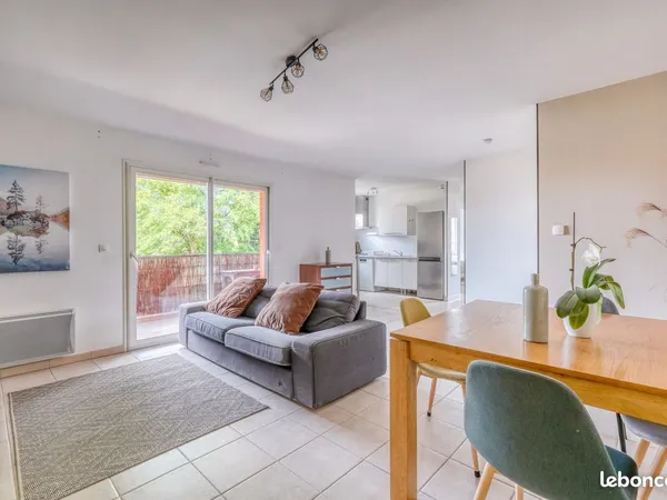 Appartement 3 pièces 66 m² belle terrasse couverte