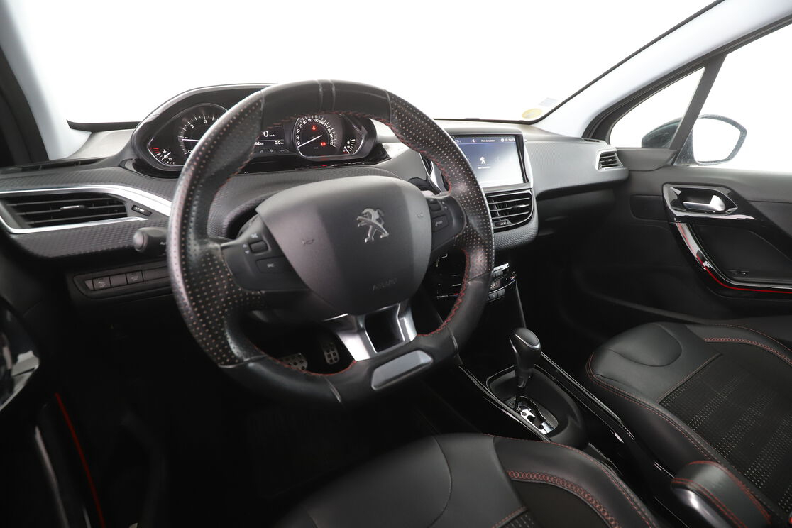 Peugeot 2008 1.5 Blue-HDi GT Line EAT6 — photo 10