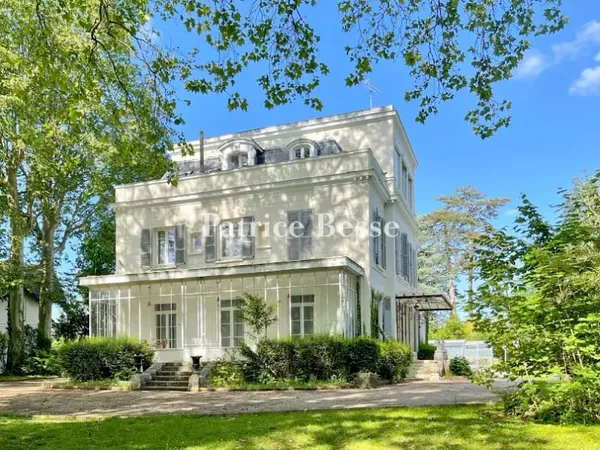 Maison 12 pièces 560 m²