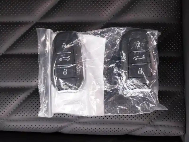 Peugeot 3008 hybrid 136 e-dcs6 gt 5p — photo 16