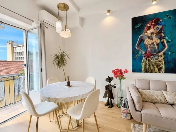 SUPERBE 3 PIÈCES DE 55 M² AVEC BALCON ENSOLEILLÉ - DERNIER ÉTAGE - NICE WILSON/CARABACEL