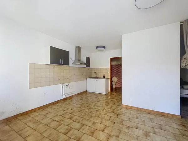 30000 NIMES - studio 37 m2 + 17 m2 Amenagement comble possible