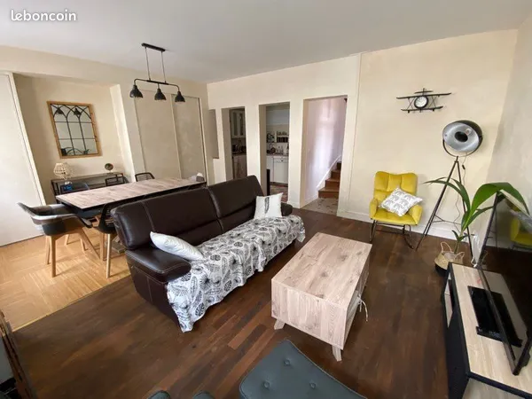 Grande chambre dans maison en centre ville